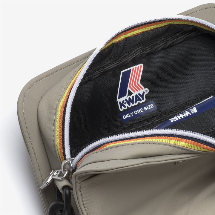 Bags_WOMAN_MARYBELL_Pouch Bag_Green Oak - DressedSide