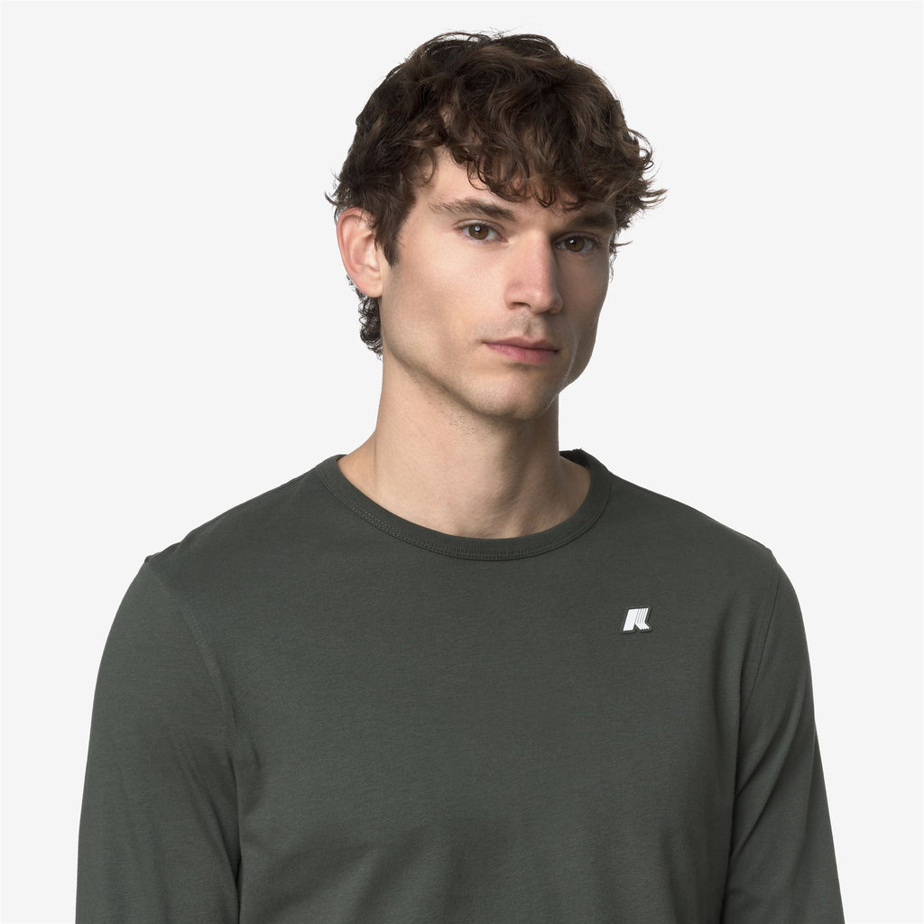 T-Shirts & Top_MAN_ELMER JS PEACH_T-Shirt_GREEN BLACKISH - Commercial 7