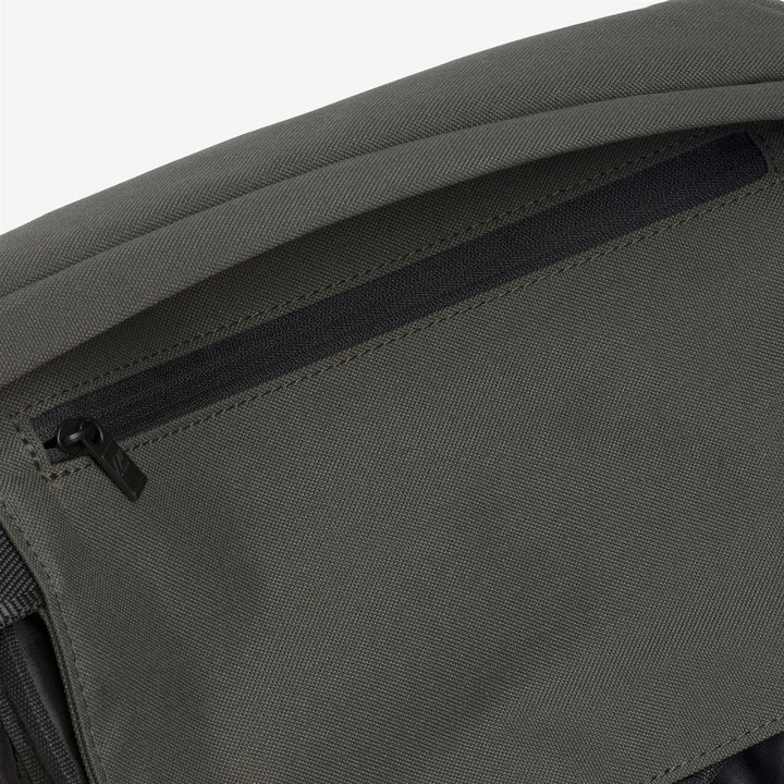 Small Accessories_WOMAN_LOANA_Beauty Case_GREEN BLACKISH - DressedSide